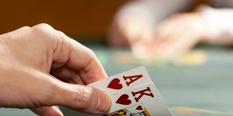 Lợi ích khi chơi poker lạ cùng chuyên gia